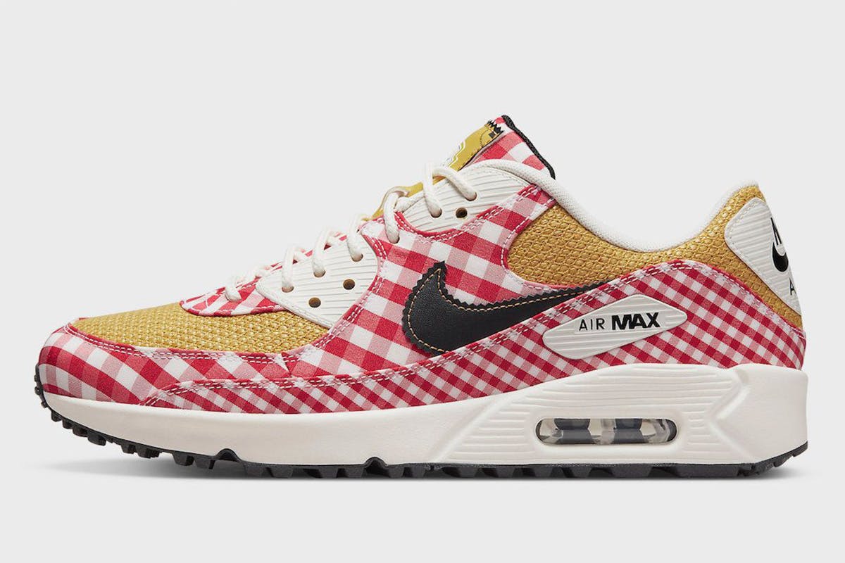 white nike slides benassi